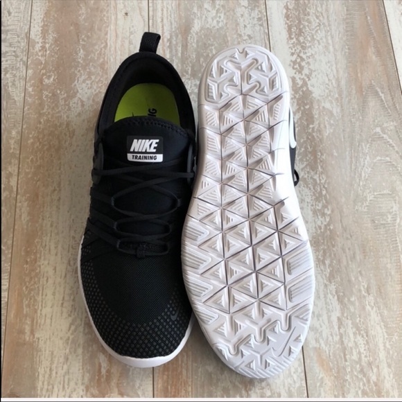 NWT Nike Trainers Black - Picture 8 of 8